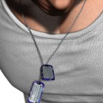 Kette mit "Dogtags", texturiert und an der Figur in Aktion